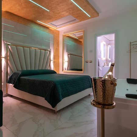 Fashion Apartment Gold Bologna With Jacuzzi & Car Garage Zewnętrze zdjęcie