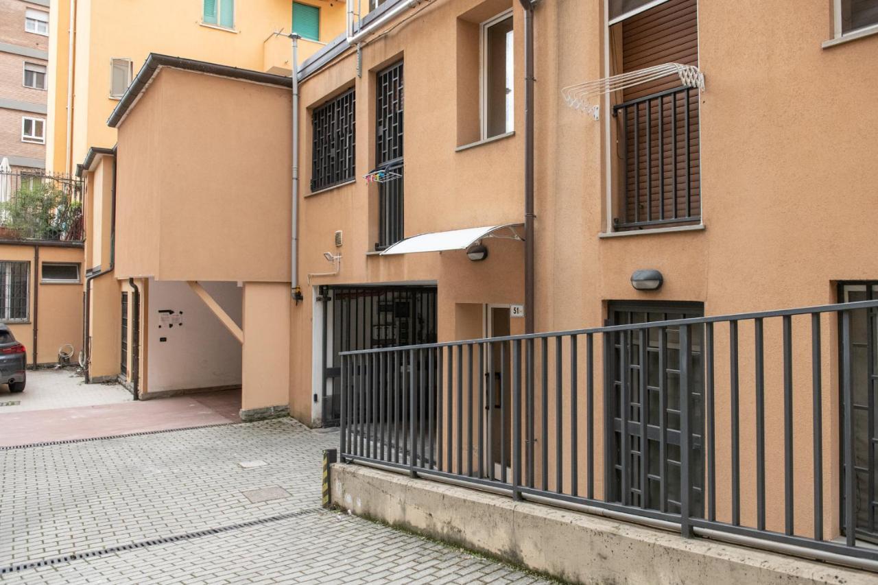 Fashion Apartment Gold Bologna With Jacuzzi & Car Garage Zewnętrze zdjęcie