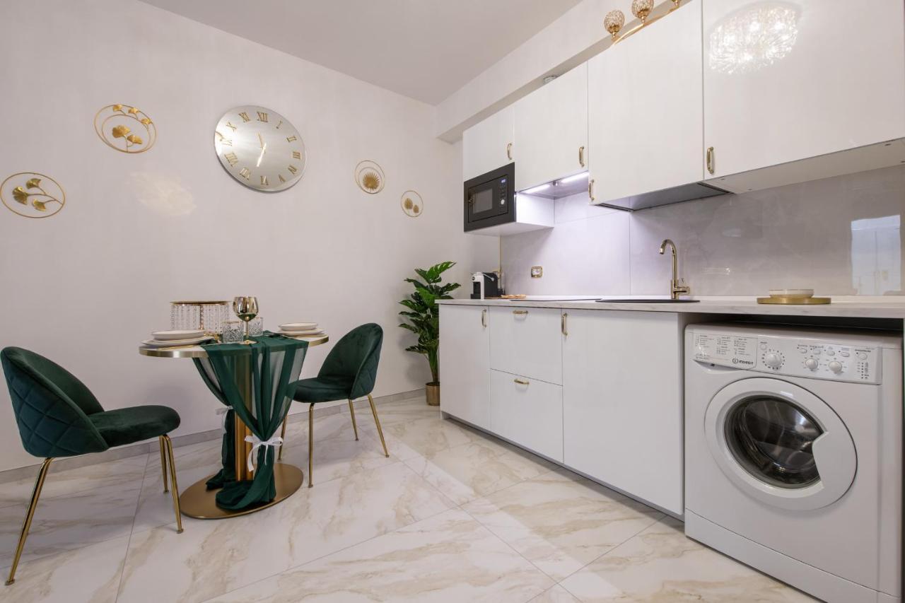 Fashion Apartment Gold Bologna With Jacuzzi & Car Garage Zewnętrze zdjęcie