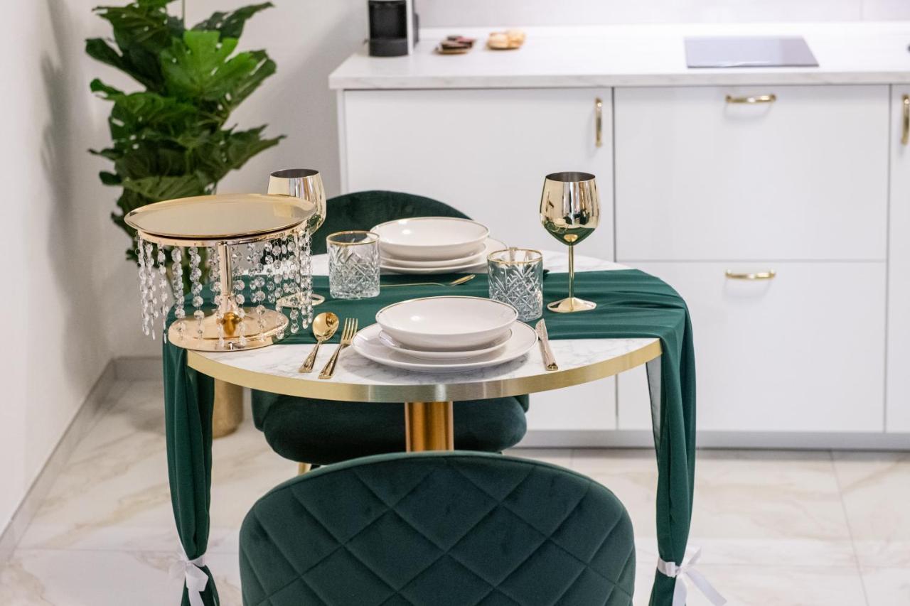 Fashion Apartment Gold Bologna With Jacuzzi & Car Garage Zewnętrze zdjęcie