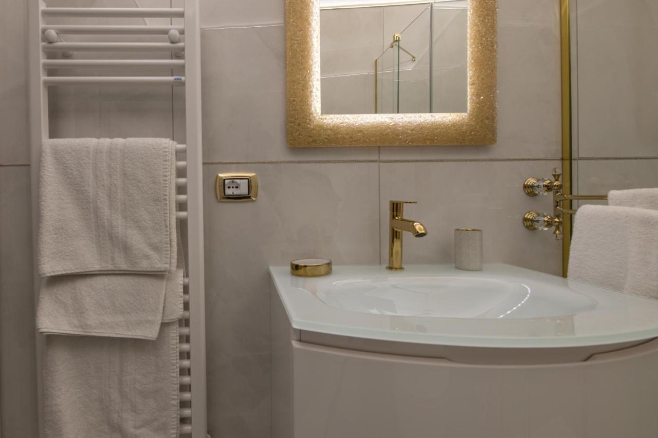 Fashion Apartment Gold Bologna With Jacuzzi & Car Garage Zewnętrze zdjęcie
