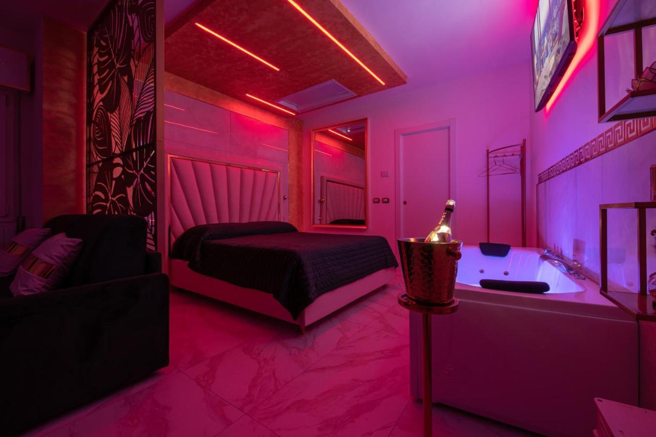 Fashion Apartment Gold Bologna With Jacuzzi & Car Garage Zewnętrze zdjęcie