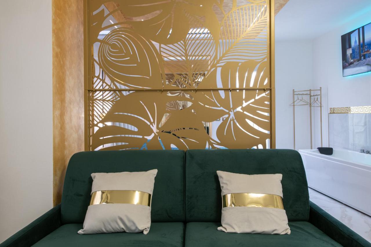 Fashion Apartment Gold Bologna With Jacuzzi & Car Garage Zewnętrze zdjęcie