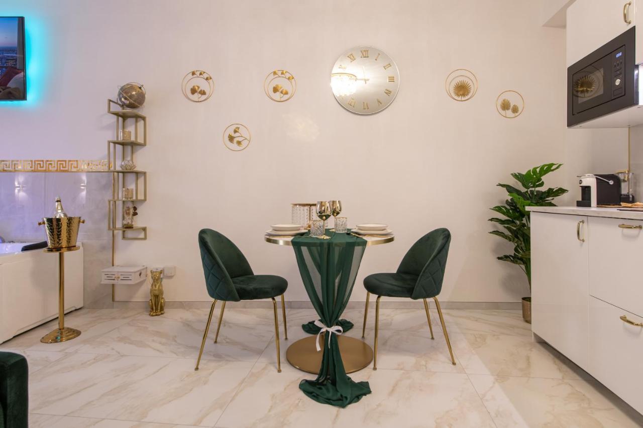 Fashion Apartment Gold Bologna With Jacuzzi & Car Garage Zewnętrze zdjęcie